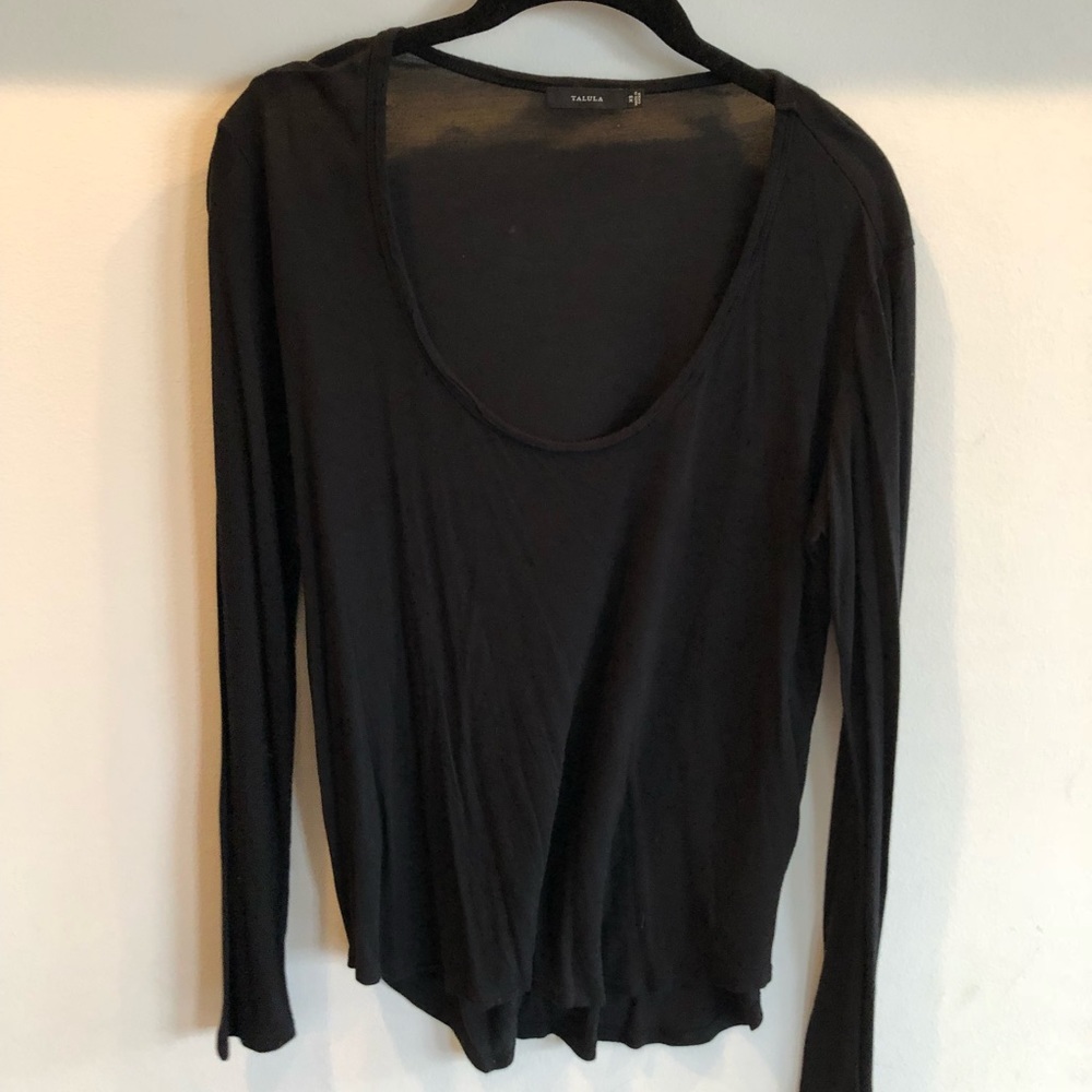 Aritzia t shirt